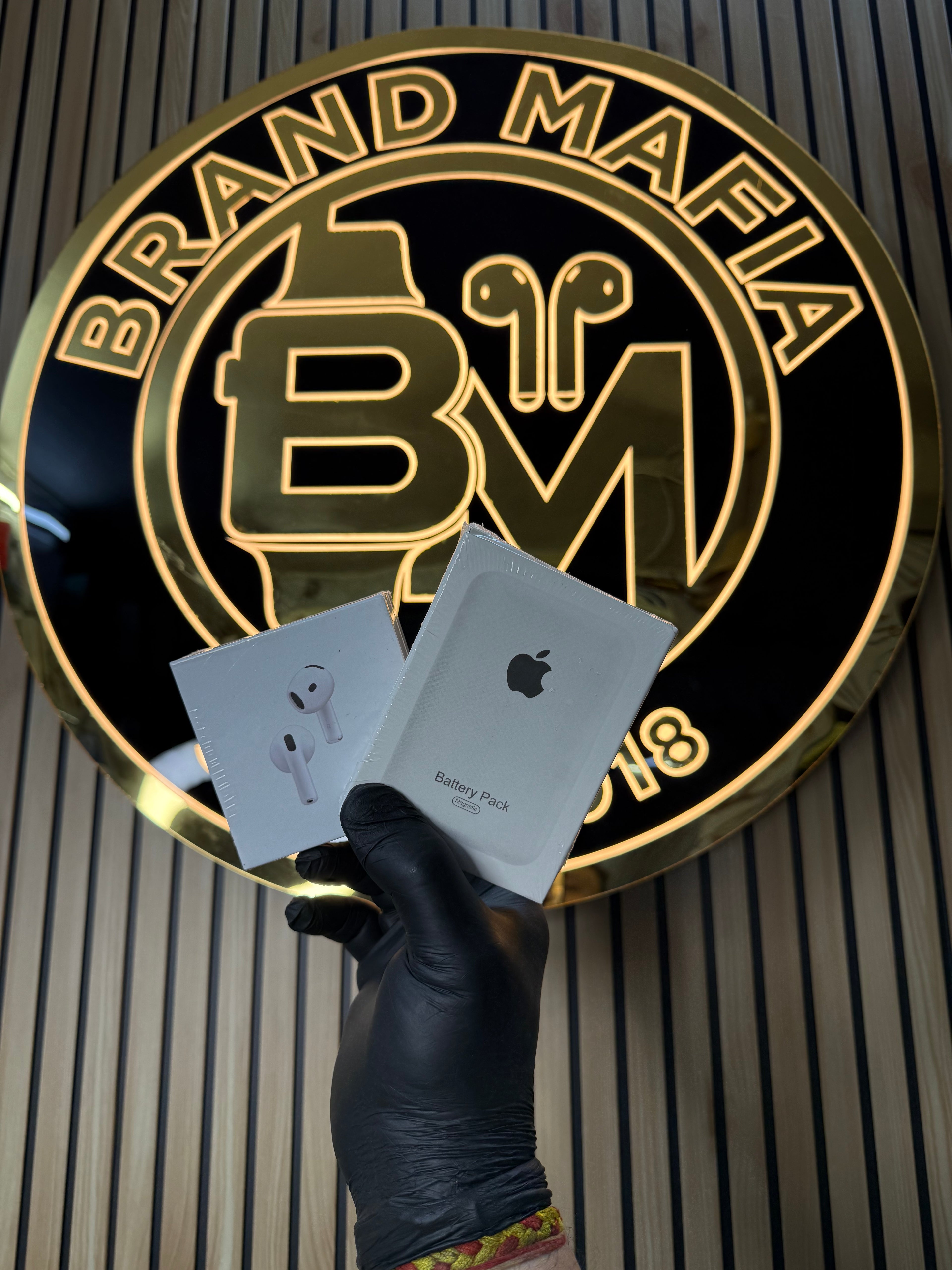 Airpods 4 with magsafe battery pack