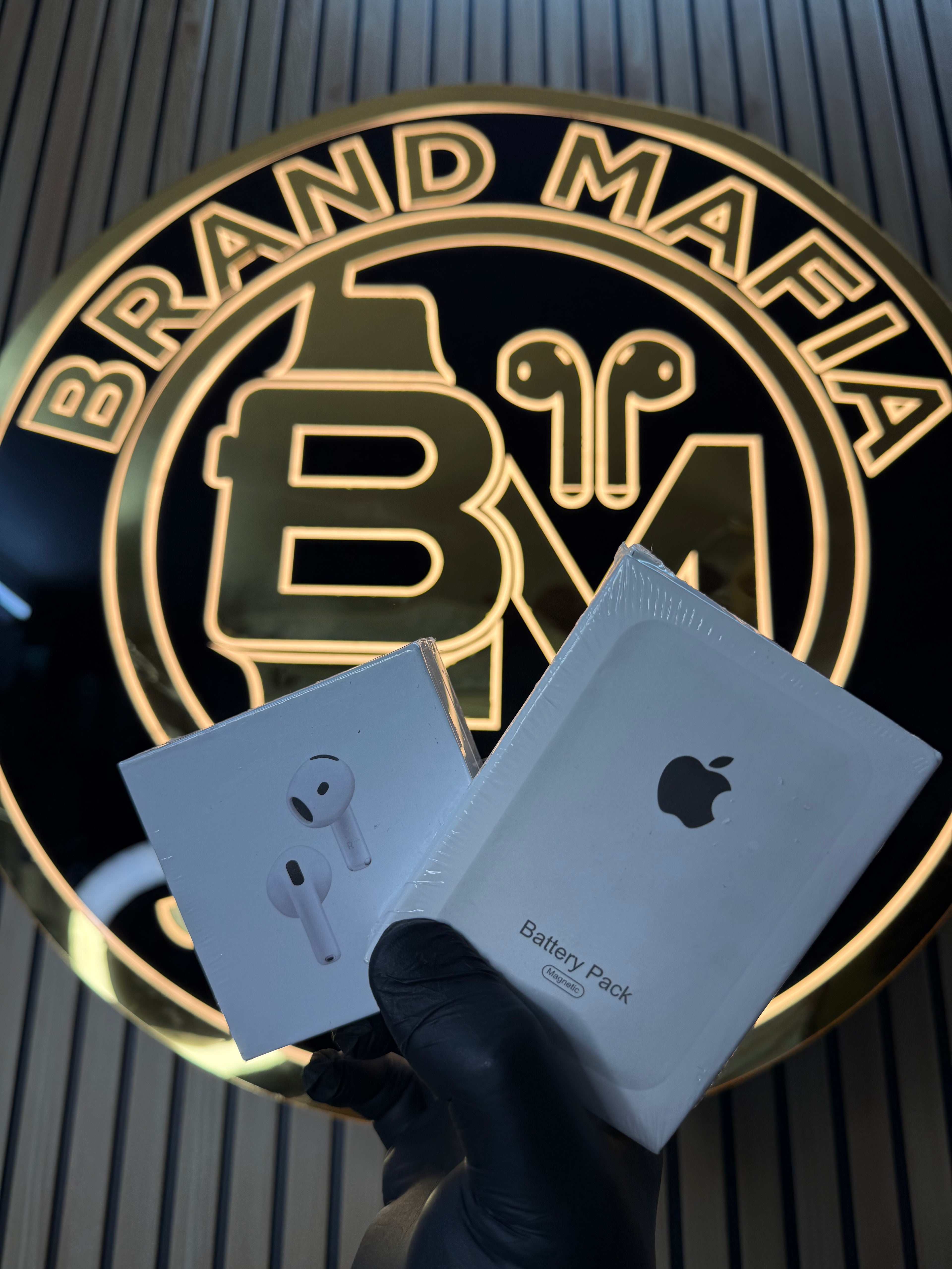 Airpods 4 with magsafe battery pack