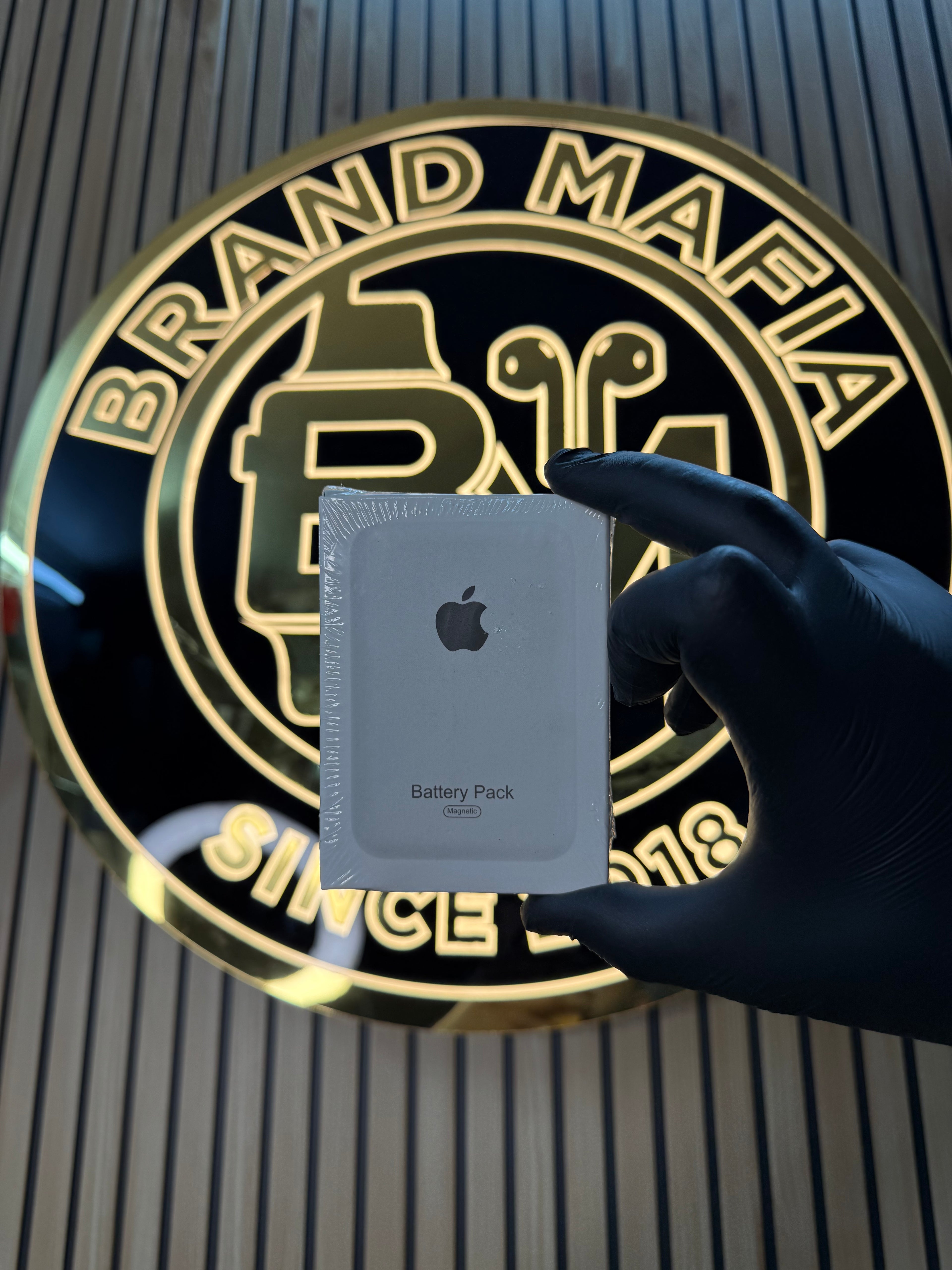 Airpods 4 with magsafe battery pack